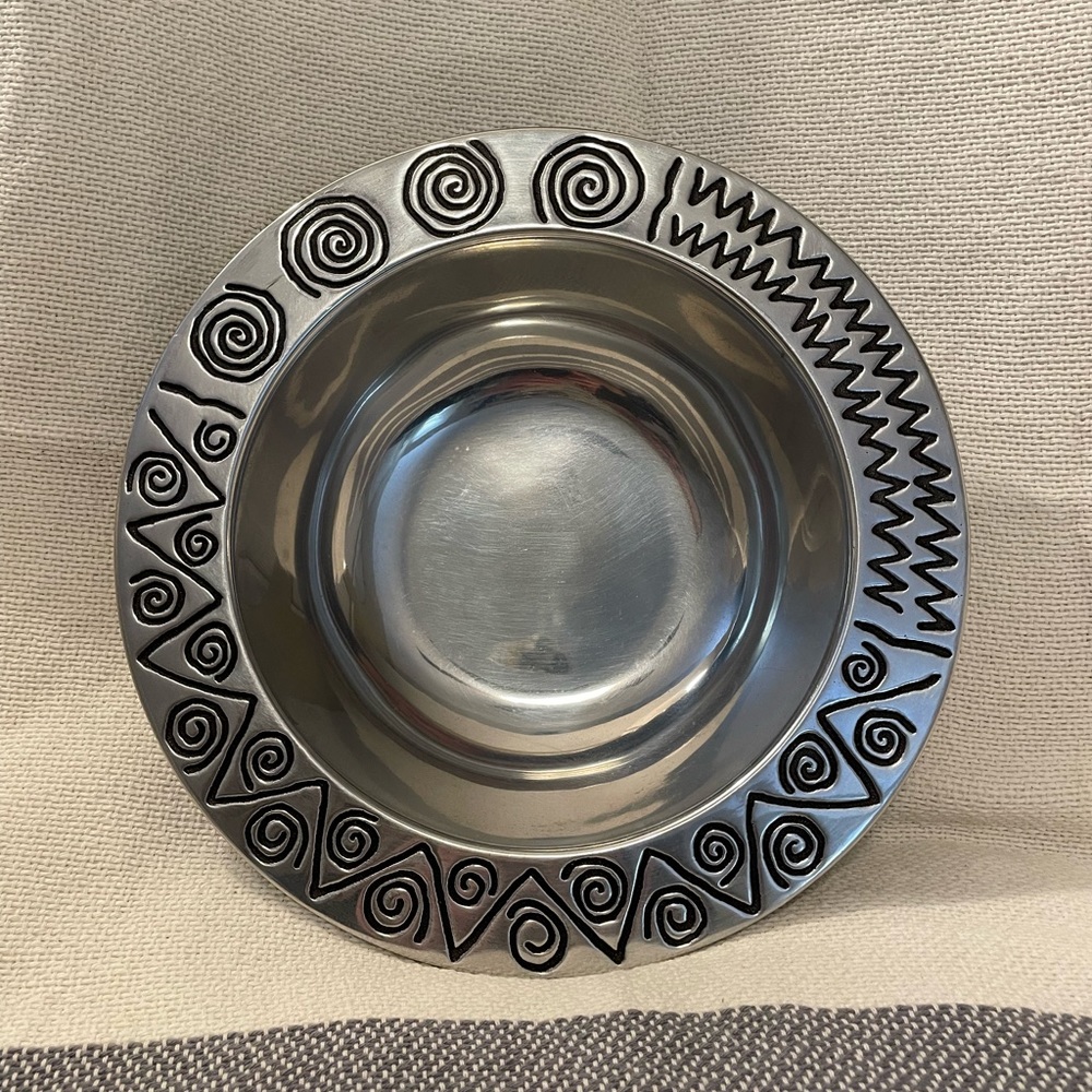 Wilton Armetale 10.5” Reggae pattern serving bowl